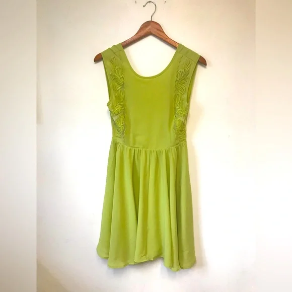 esley green dress Michelle Dress Emerald Green – SALONI main image 0